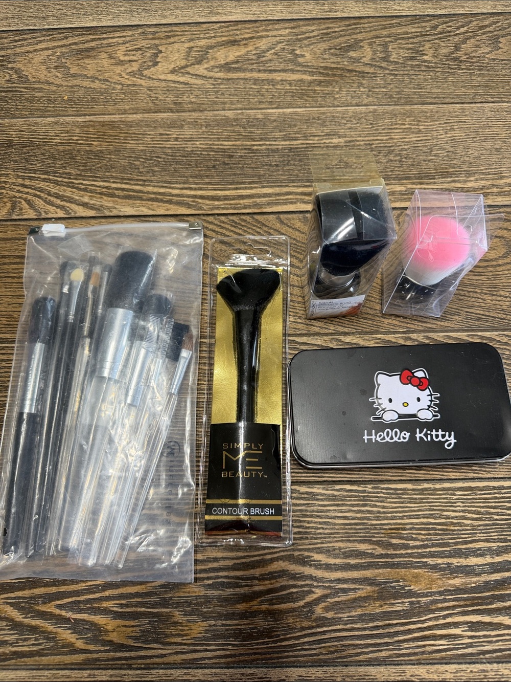 Makeup brushes and cosmetics brushes lot